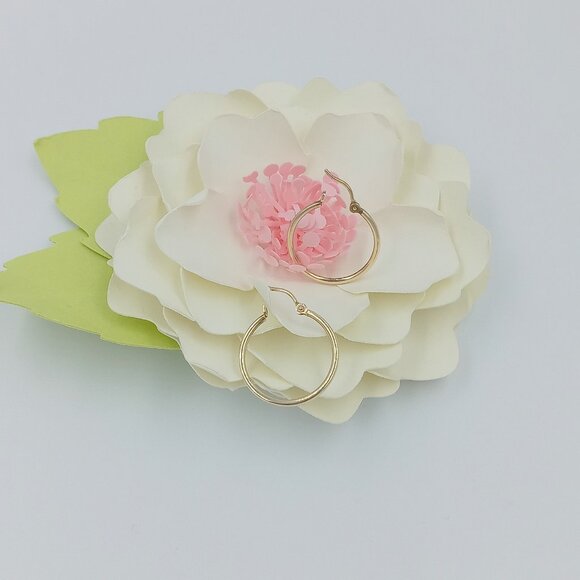 10K YG Huggies - Picture 1 of 11